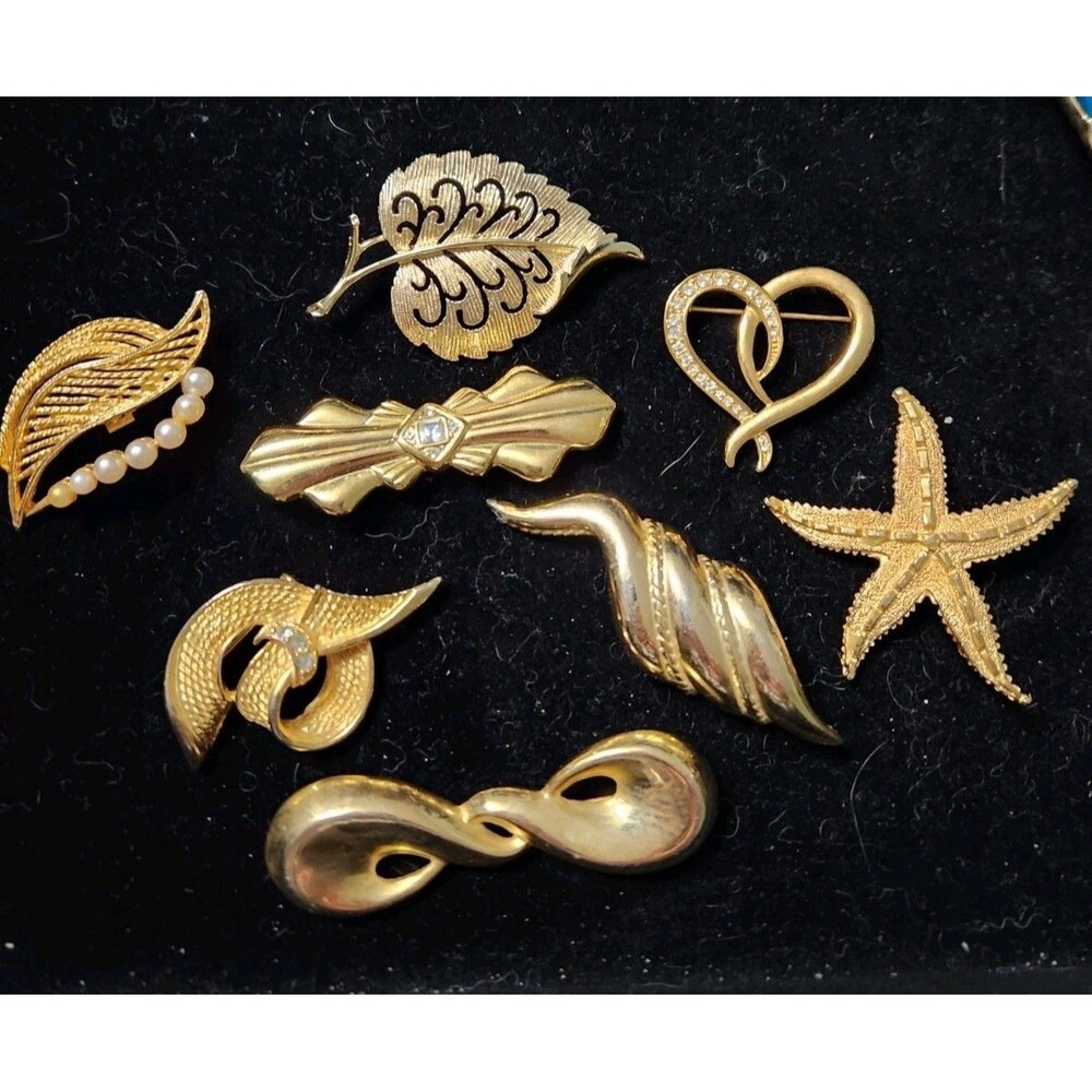 Vintage Lot Of 8 Gold Tone Brooches Hearts Leaf Starfish & More 70's 80's 90's